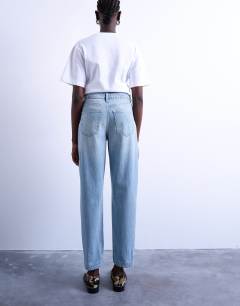 Model wearing Original Mom high rise jean in bleach