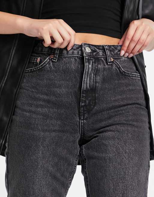 Topshop – Original – Mom-Jeans in verwaschenem Schwarz, 2 von 4