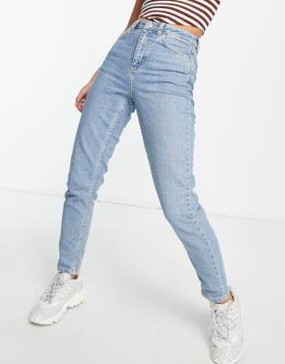 Topshop - Original - Schmal zulaufende Mom-Jeans in verblichenem Blau