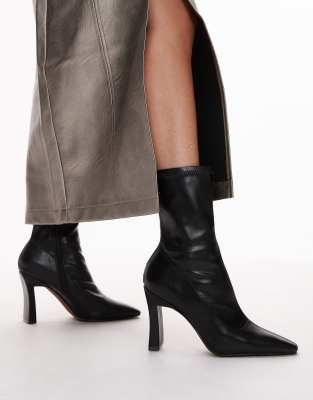 Topshop - Orry - Spitze Stiefel in Schwarz mit hohem Absatz