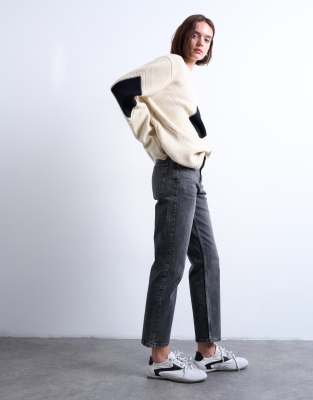 Topshop - Orson - Comfort Straight Jeans in schwarzer Waschung mit mittelhohem Bund