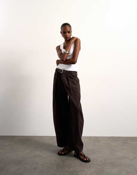 Topshop – Oversize-Barrel-Jeans in Schokobraun mit Gürtel und mittelhohem Bund - view 1