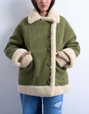 Topshop - Oversize-Car-Coat aus Wildlederimitat in Olivgrün mit Abschlüssen aus Lammfellimitat-Schwarz