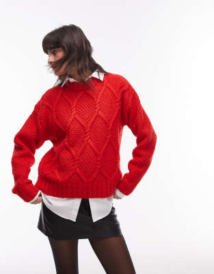 Topshop - Oversize-Strickpullover in Rot mit Rundhalsausschnitt und dickem, verdrehtem Zopfmuster