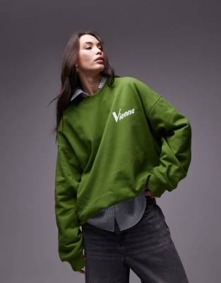 Topshop - Oversize-Sweatshirt in Dunkelgrün mit „Vienna"-Schriftzug