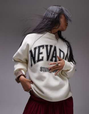 Topshop - Oversize-Sweatshirt in Ecru mit „Nevada"-Grafik-Weiß