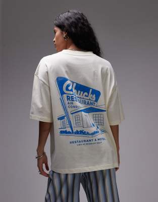 Topshop – Oversize-T-Shirt aus Jersey in Ecru mit „Chucks Restaurant“-Grafikprint am Rücken - view 1