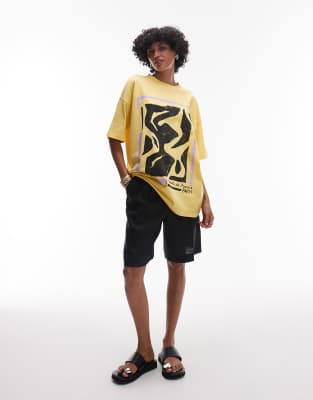 Topshop - Oversize-T-Shirt aus Jersey in Gelb mit „Musee du Marais"-Grafikprint