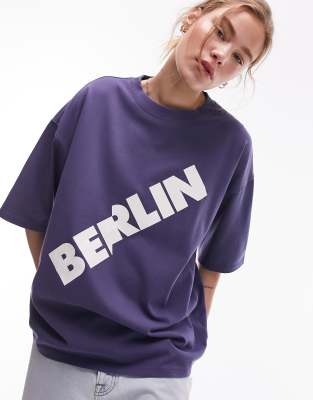 Topshop - Oversize-T-Shirt in Blau mit überschnittenen Schultern und „Berlin"-Grafikprint