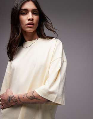 Topshop - Oversize-T-Shirt in frischem Buttermilchgelb mit überschnittener Schulter