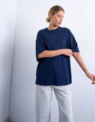 Topshop - Oversize-T-Shirt in Marineblau mit überschnittener Schulter