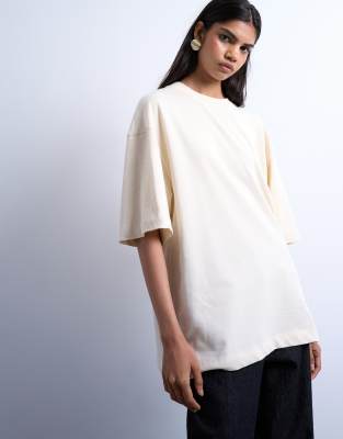 Topshop - Oversize-T-Shirt in Sand mit überschnittener Schulter-Neutral