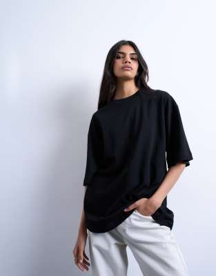 Topshop - Oversize-T-Shirt in Schwarz mit überschnittener Schulter