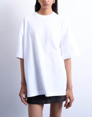 Topshop - Oversize-T-Shirt in Weiß mit überschnittener Schulter