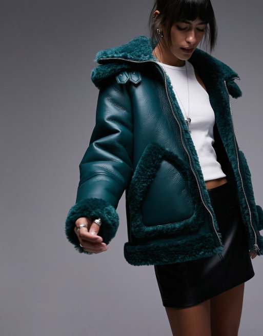 Topshop - Oversized aviator-jakke i blågrønt, imiteret læder med dobbelt kravedetalje i shearling