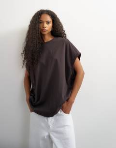 Model wearing Oversized colour block circle tank in brown