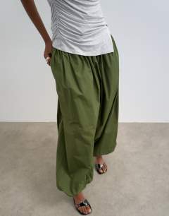 Model wearing Oversized cuff balloon trouser in khaki