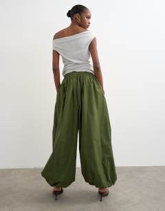 Model wearing Oversized cuff balloon trouser in khaki