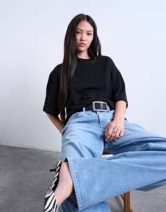 Model wearing Oversized drop shoulder tee in black