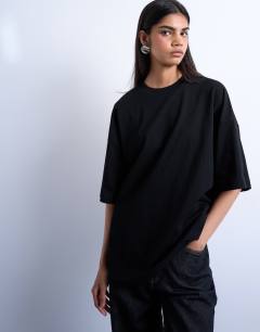Model wearing Oversized drop shoulder tee in black