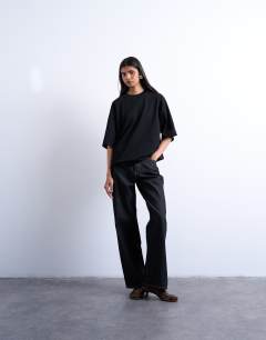 Model wearing Oversized drop shoulder tee in black