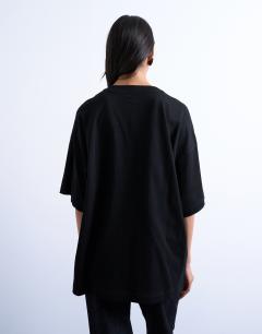 Model wearing Oversized drop shoulder tee in black