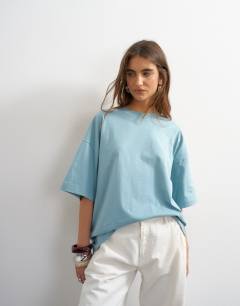 Model wearing Oversized drop shoulder tee in blue