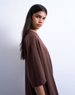 Model wearing Oversized drop shoulder tee in brown