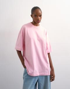 Model wearing Oversized drop shoulder tee in pink