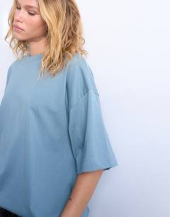 Model wearing Oversized drop shoulder tee lead blue