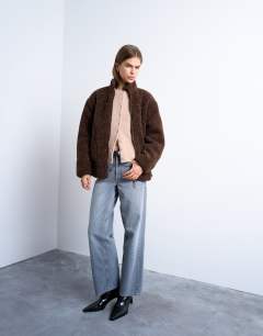 Model wearing Oversized funnel fleece jacket in chocolate speckle