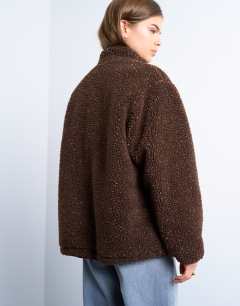 Model wearing Oversized funnel fleece jacket in chocolate speckle