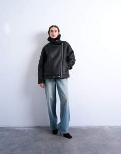 Oversized funnel shearling aviator in black