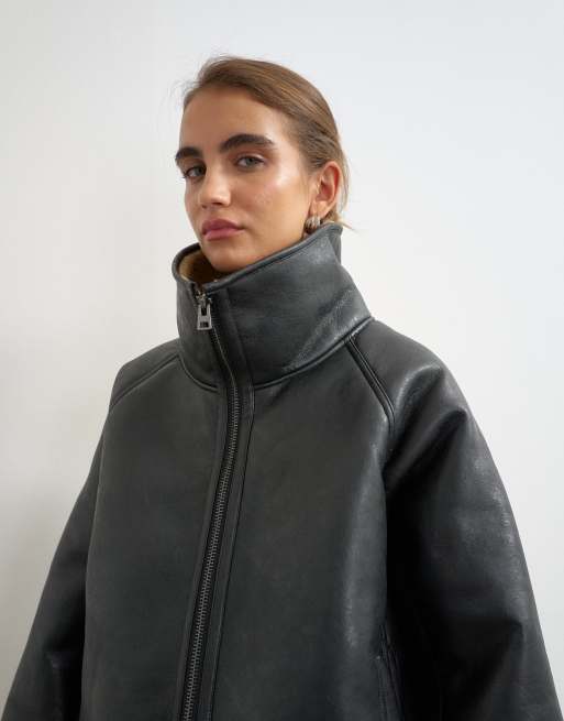 Topshop oversized jakke i imiteret læder med bælte i sort og tan, 1 af 4