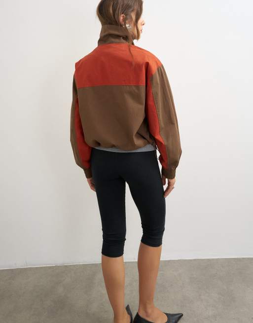 Topshop oversized jakke med farveblok, lommedetaljer og lynlås i brun og rød, 3 af 4