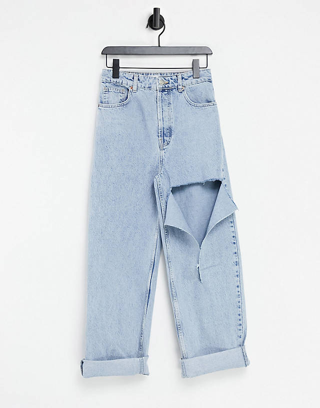 Topshop - oversized mom jeans with rip in bleach