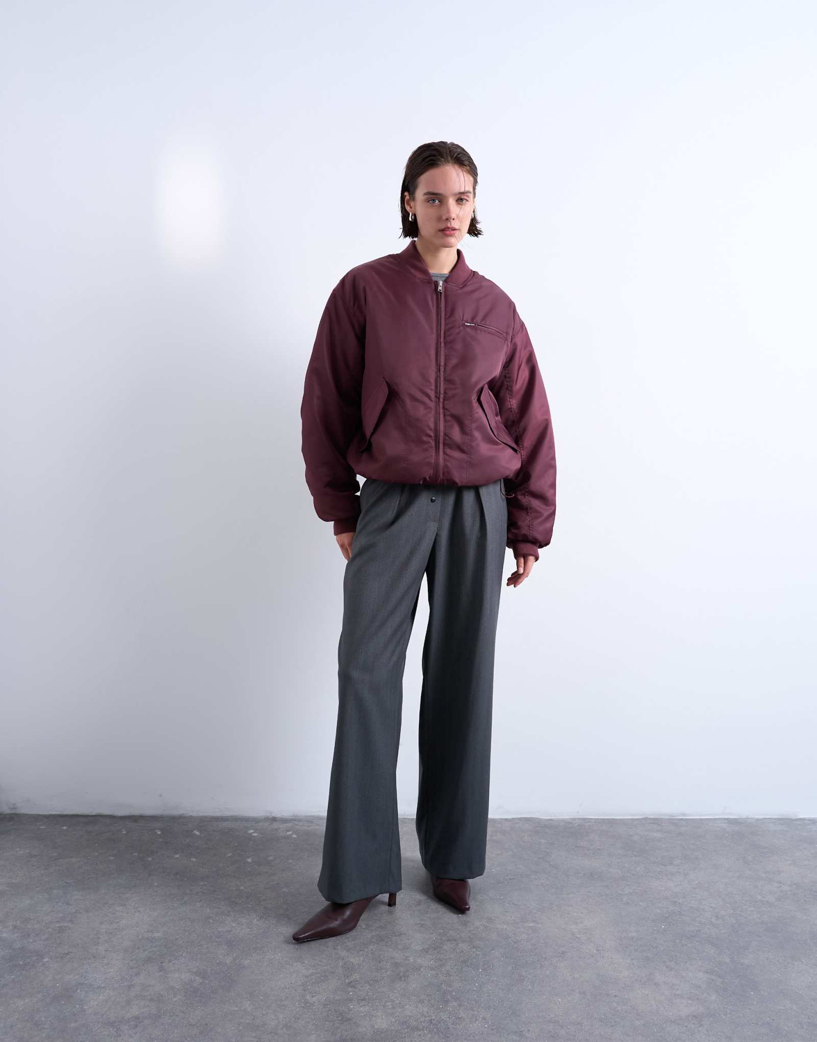 Нейлоновая куртка-бомбер Topshop oversize бордового цвета