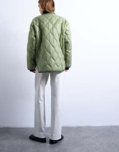 Model wearing Oversized placket two tone liner jacket in dark khaki 