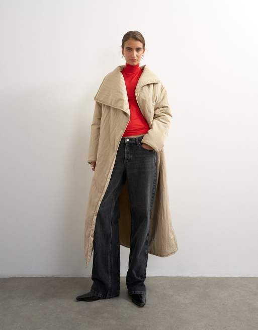 Topshop oversized pufferjack met opstaande boord en lange pasvorm in beige, 1 van 4