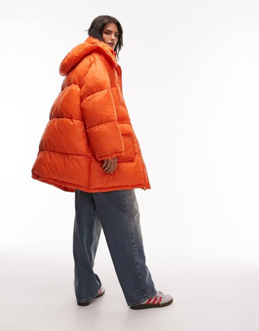 Topshop – Oversized-Pufferjacke in kräftigem Orange mit Kapuze und Vordertaschen, 2 von 4