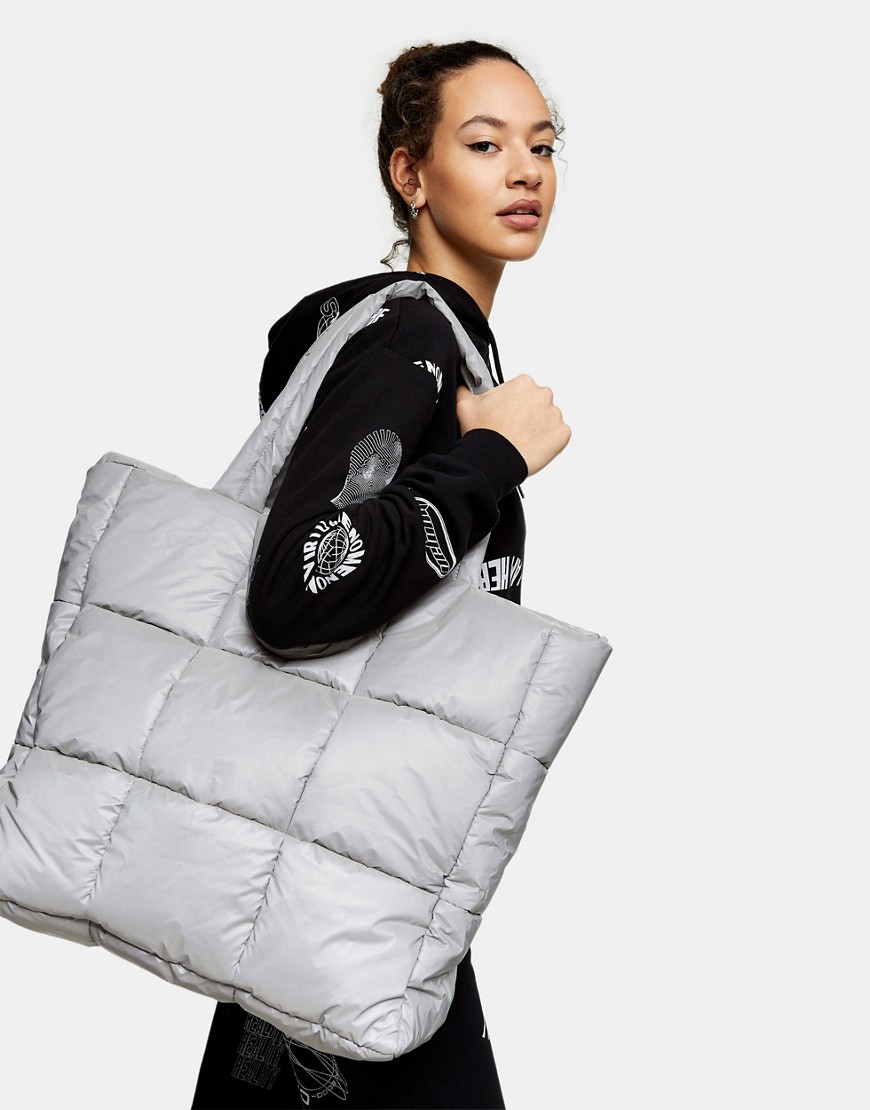 TOPSHOP OVERSIZED QUILTED TOTE BAG IN REFLECTIVE SILVER,24W10TSLV