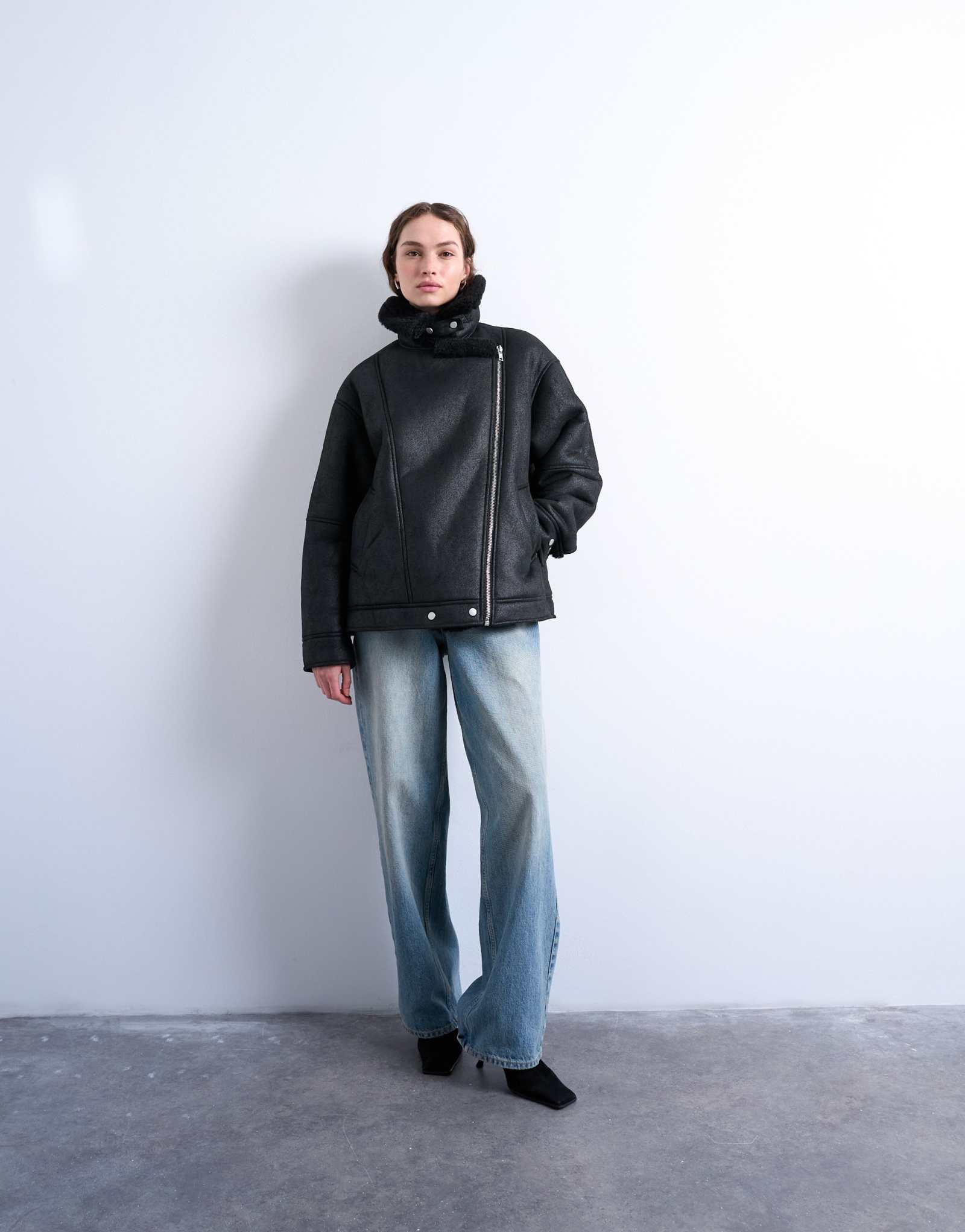 Дубленка-авиатор Topshop oversize черного цвета