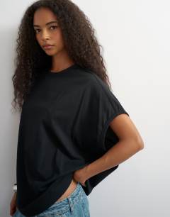 Model wearing Oversized tank circle tee in black