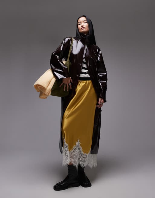 Topshop - Oversized trenchcoat van hoogglanzend imitatieleer met lange pasvorm in bordeauxrood