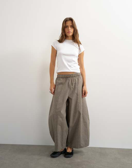 Topshop ovoid mid length pants in blue check, 3 of 5