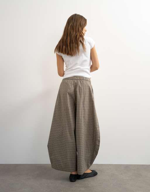Topshop ovoid mid length pants in blue check, 4 of 5