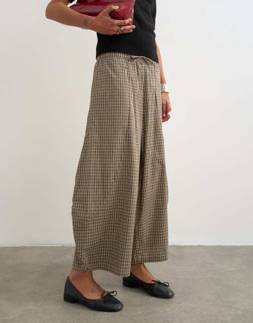 Topshop ovoid mid length trouser in brown check, 2 of 5
