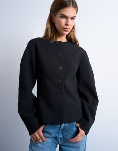 Ovoid sleeve blazer top in black