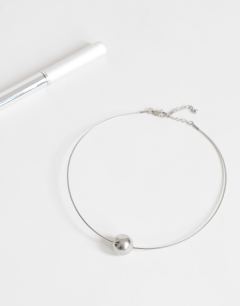 Model wearing Ozzie waterproof stainless steel necklace in silver brushed