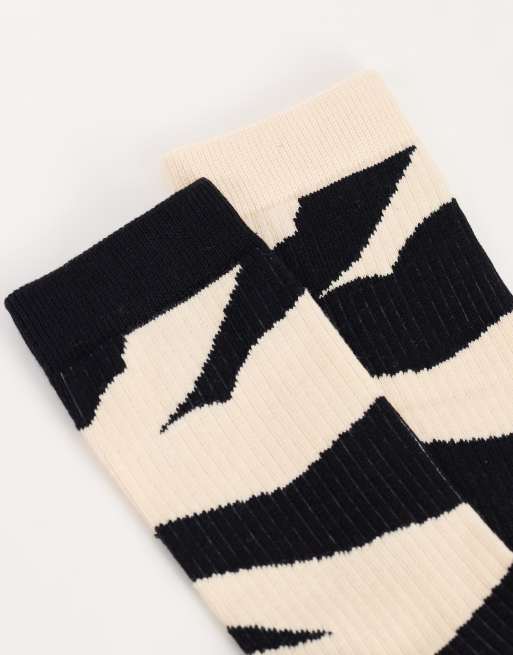 Topshop - pack de 2 calcetines con estampado de cebra en negro y blanco, 2 de 3
